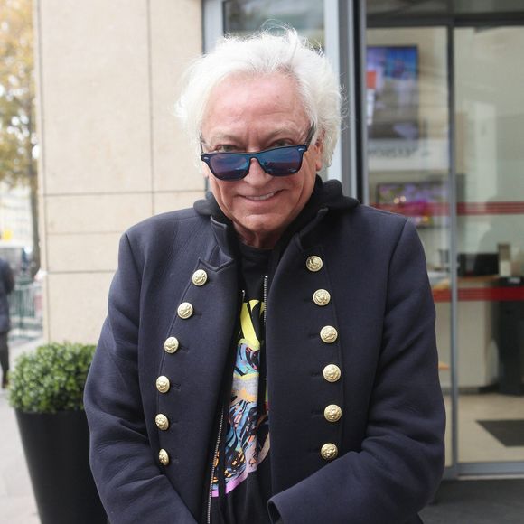Il est notamment poursuivi pour violences et harcèlement 

Exclusif - Laurent Boyer à la sortie des studios de radio de l'émission "Les Grosses Têtes" à Paris. Le 30 novembre 2022 © Jonathan Rebboah / Panoramic / Bestimage