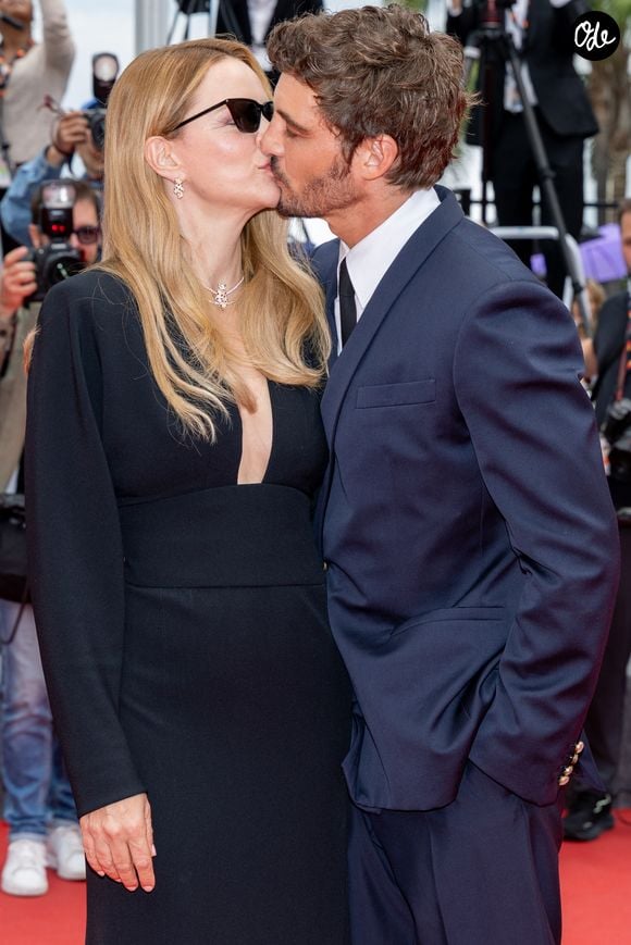 Deux projets qui, selon le comédien, ont marqué un tournant pour eux. 

Virginie Efira et Niels Schneider - Montée des marches du film « L’inconnue» lors du 79ème Festival International du Film de Cannes, le 18 mai 2026. © Olivier Borde / Bestimage