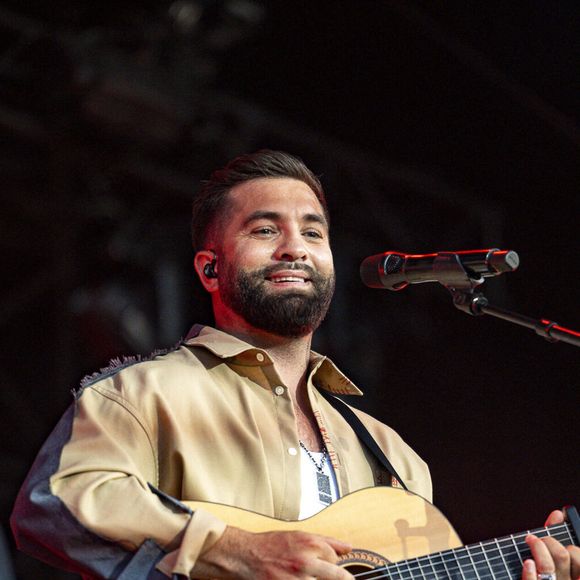 Kendji Girac en concert lors du festival de musique du Printemps de Perouges au Chateau de Saint-Maurice-de-Remens le 29 juin 2025. © Sandrine Thesillat / PsNewZ / Bestimage