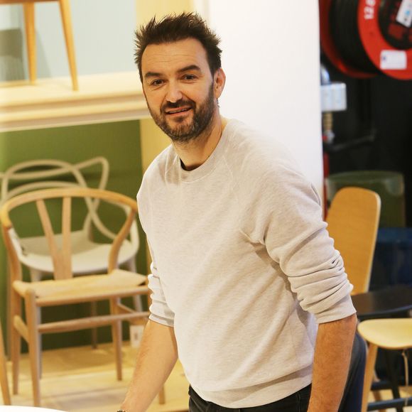 Par ailleurs, Cyril Lignac livre ses adresses fétiches pour bien manger.

Exclusif - Cyril Lignac dédicace son livre "Saisons" à Paris le 7 décembre 2019. © Jonathan Rebboah/Panoramic/Bestimage