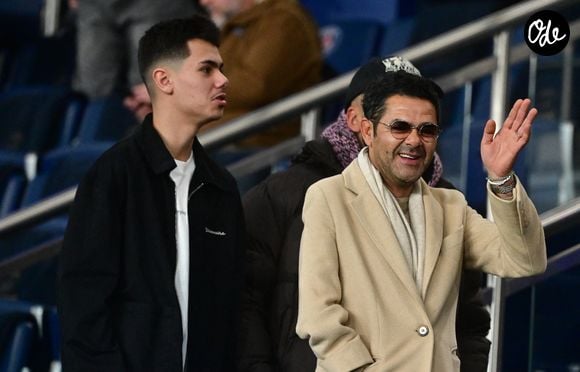 L’humoriste a publié un extrait où l’on voit le public se déhancher sur les tubes des deux frères toulousains

Jamel Debbouze et son fils Léon - Célébrités dans les tribunes du match de Ligue 1 McDonald's entre le Paris Saint Germain (PSG) et l'Olympique de Marseille (OM) (5-0) au parc des Princes à Paris le 8 février 2026. © Christian Liewig/Bestimage