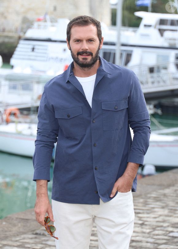 Hugo Becker - Photocall du film "Les disparues de la gare" projeté en ouverture du Festival de la fiction TV de La Rochelle le 16 septembre 2025.

© Denis Guignebourg / Bestimage