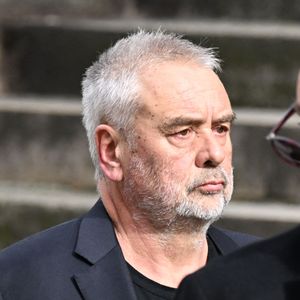 Luc Besson  - Arrivées aux obsèques de Jean-Yves Le Fur en l'église Saint-Roch à Paris, le 6 avril 2024. ©Agence / Bestimage