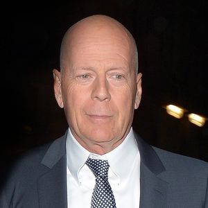 Depuis le diagnostic de sa maladie, Bruce Willis se fait très discret.

Bruce Willis à la sortie de la première de "Glass" à Londres.

Photo : Backgrid UK / Bestimage