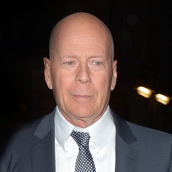 Depuis le diagnostic de sa maladie, Bruce Willis se fait très discret.

Bruce Willis à la sortie de la première de "Glass" à Londres.

Photo : Backgrid UK / Bestimage