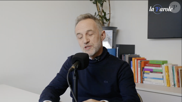 Emmanuel Grégoire, candidat à la mairie de Paris, a fait quelques confidences au sujet de sa jeunesse et ses complexes. Capture d'écran "La Parole" sur Youtube