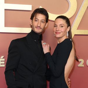 Pierre Niney, Natasha Andrews - Photocall de la 50ème édition de la cérémonie des César à l'Olympia à Paris, France, le 28 février 2025 © Dominique Jacovides - Olivier Borde / Bestimage