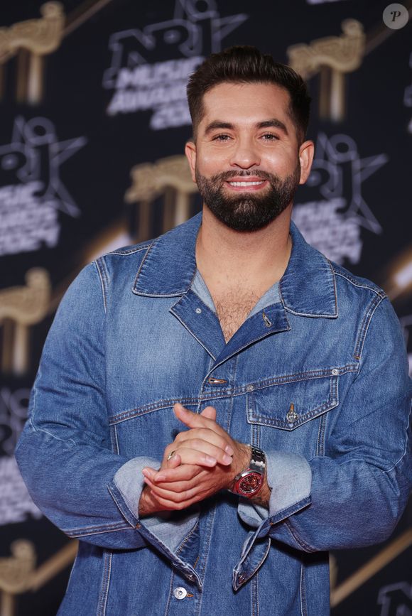 Kendji Girac au photocall de la 26ème édition des NRJ Music Awards au palais des festivals de Cannes, le 1er novembre 2024. © Guignebourg / Bebert / Bestimage