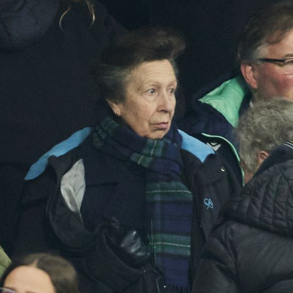 La princesse Anne, membre de la famille royale d’Angleterre était présente

La princesse Anne en tribunes lors du match du Tournoi des Six Nations opposant la France à l'Écosse (35-16) au Stade de France à Saint-Denis, Seine Saint-Denis, France, le 15 mars 2025. © Christian Liewig/Bestimage
