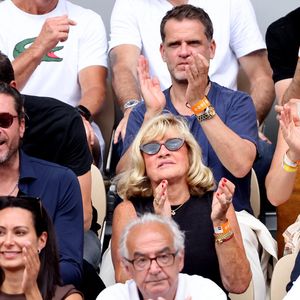 Clémentine, la compagne de R.Gasquet, Maryse Gasquet (au second plan), la mère de R.Gasquet, et les proches du tennisman - Dernier match de sa carrière pour R.Gasquet, battu par J.Sinner (6-3, 6-0, 6-4) lors des Internationaux de France de Tennis de Roland Garros 2025, le 29 mai 2025. 
© Jacovides / Moreau / Bestimage