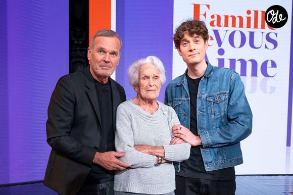 Exclusif - Laurent Baffie, Ginette Baffie et Benjamin Baffie en backstage de l'enregistrement de l'émission "Famille je vous aime" présentée par Michel Drucker et qui sera diffusée le vendredi 29 mai sur France 3, à Paris, France, le 4 décembre 2025. © Gaffiot-Perusseau/Bestimage