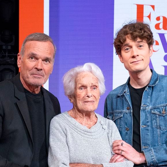 Exclusif - Laurent Baffie, Ginette Baffie et Benjamin Baffie en backstage de l'enregistrement de l'émission "Famille je vous aime" présentée par Michel Drucker et qui sera diffusée le vendredi 29 mai sur France 3, à Paris, France, le 4 décembre 2025. © Gaffiot-Perusseau/Bestimage