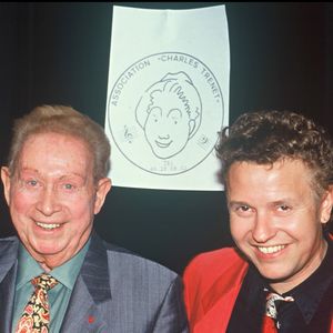 Ce jeune chanteur a l'époque a porté les cendres de Trenet jusqu'à sa dernière demeure.

Charles Trenet et Christian Lebon, soirée Fondation Charles Trenet en 1994 AGENCE / BESTIMAGE