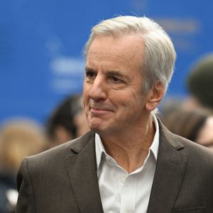 Après l'assassinat du couple de policiers de Magnanville en 2016, son nom avait ainsi figuré sur une liste diffusée par Daech et il avait été "placé sous protection pendant plusieurs mois".
Bernard de La Villardiere - Du 14 au 16 janvier 2026, Le Figaro célébre les deux siècles de son histoire à travers une exposition exceptionnelle au Grand Palais. Conférence 200 ans d'écrivains animé par Jean-Christophe Buisson, Eugénie Bastié et Vincent Trémolet de Villers avec Sylvain Tesson et Alain Finkielkraut au Grand Palais à Paris. © Lionel Urman/Bestimage