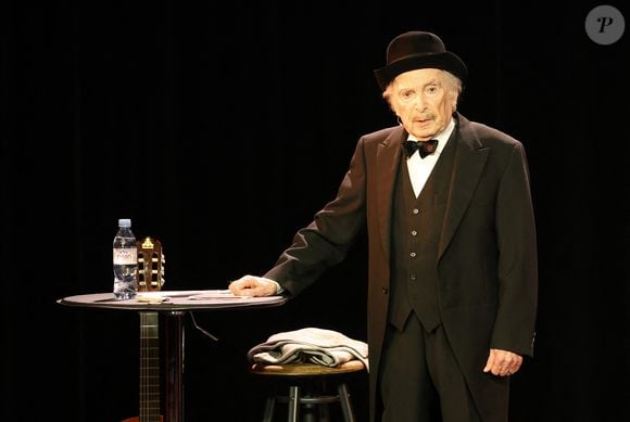 Popeck - Anniversaire surprise de Popeck à l'occasion de ses 90 ans sur la scène du théâtre de Passy à Paris le 18 mai 2025. © Coadic Guirec/Bestimage