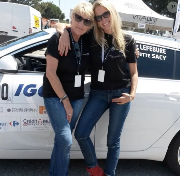 Très touchée par la mort de celle qui fut son amie pendant plusieurs décennies, la mannequin et actrice française de 59 ans lui a rendu hommage. 

Story d'Estelle Lefebure sur Instagram le 7 mars 2026