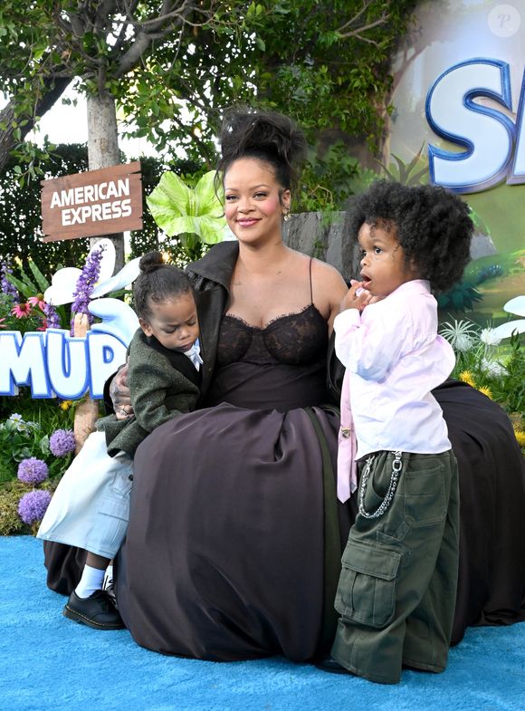 Le 13 juillet 2025, Rihanna et ses fils Riot Rose Mayers et RZA Athelston Mayers ont assisté à la première à Los Angeles du film “Les Schtroumpfs” produit par Paramount Pictures, aux studios Paramount à Los Angeles, Californie (réf. : 250713A1). GOFF INF / BESTIMAGE