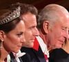 Pour son premier dîner d'Etat en leur honneur, le fils de la reine Elizabeth II a naturellement mis les petits plats dans les grands !
(De gauche à droite) Catherine, princesse de Galles, le président français Emmanuel Macron, le roi Charles III et la ministre française de la Culture Rachida Dati assistent à un banquet d'État au château de Windsor, à l'ouest de Londres, le 8 juillet 2025, au premier jour d'une visite d'État de trois jours du président français en Grande-Bretagne. © Ludovic Marin / Pool / Bestimage