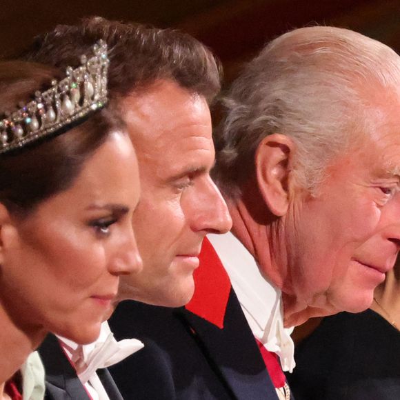 Pour son premier dîner d'Etat en leur honneur, le fils de la reine Elizabeth II a naturellement mis les petits plats dans les grands !

(De gauche à droite) Catherine, princesse de Galles, le président français Emmanuel Macron, le roi Charles III et la ministre française de la Culture Rachida Dati assistent à un banquet d'État au château de Windsor, à l'ouest de Londres, le 8 juillet 2025, au premier jour d'une visite d'État de trois jours du président français en Grande-Bretagne. © Ludovic Marin / Pool / Bestimage