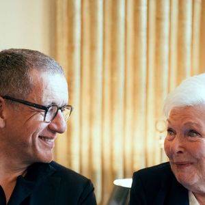 Portrait en gros plan de Dany Boon et Line Renaud lors de la réception au Ministère de la Culture, Line Renaud a remis à la Ministre la lettre par laquelle elle faisait don de ses archives à l'Etat. Certaines pièces ont été exposées dans des vitrines pour l'occasion à Paris, France, le 12 mai 2025. Photo par Alexis Jumeau/ABACAPRESS.COM