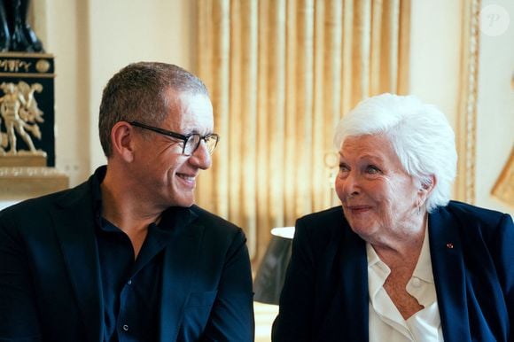 Portrait en gros plan de Dany Boon et Line Renaud lors de la réception au Ministère de la Culture, Line Renaud a remis à la Ministre la lettre par laquelle elle faisait don de ses archives à l'Etat. Certaines pièces ont été exposées dans des vitrines pour l'occasion à Paris, France, le 12 mai 2025. Photo par Alexis Jumeau/ABACAPRESS.COM