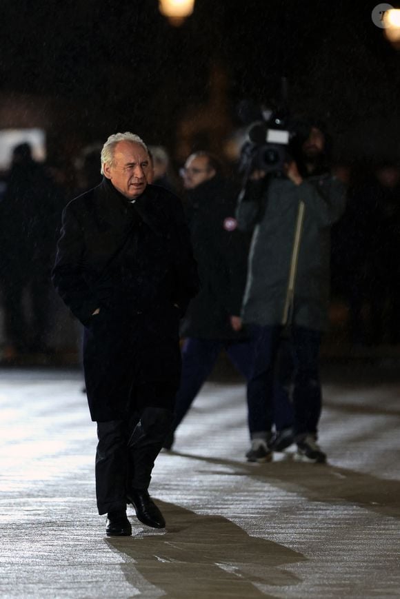 François Bayrou - Arrivées à la cérémonie de réouverture de la cathédrale Notre-Dame de Paris, le 7 décembre 2024. Joyau de l’art gothique, lieu de culte et de culture, symbole universel de la France et de son histoire, la cathédrale de Notre-Dame de Paris rouvre ses portes les 7 et 8 décembre, cinq ans après le terrible incendie qui l’avait ravagée le 15 avril 2019. 
© Agence / Bestimage