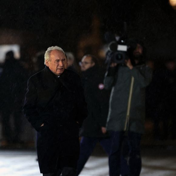 François Bayrou - Arrivées à la cérémonie de réouverture de la cathédrale Notre-Dame de Paris, le 7 décembre 2024. Joyau de l’art gothique, lieu de culte et de culture, symbole universel de la France et de son histoire, la cathédrale de Notre-Dame de Paris rouvre ses portes les 7 et 8 décembre, cinq ans après le terrible incendie qui l’avait ravagée le 15 avril 2019. 
© Agence / Bestimage