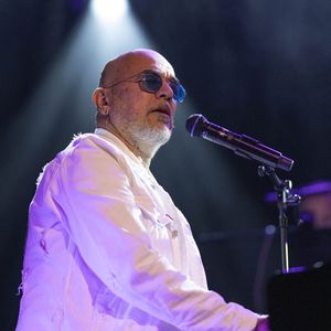 Pascal Obispo signe son grand retour sur scène à l'occasion de ses soixante ans.

Pascal Obispo au concert du gala des 20 ans de la fondation Recherche Alzheimer "2 générations chantent pour la 3ème" à l'Olympia. © Cyril Moreau / Bestimage