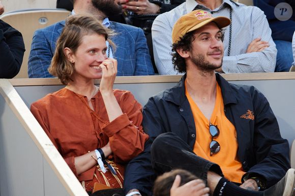 Constance Jablonski et Matthias Dandois dans les tribunes lors des Internationaux de France de tennis de Roland Garros à Paris. Le 31 mai 2023 © Moreau-Jacovides / Bestimage