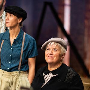 Mimie Mathy a précisé : "Après les quatre heures de show, on se retrouve le soir à l'hôtel pour une troisième mi-temps, à nos frais".

Exclusif - Alexandra Chouraqui et Mimie Mathy à l'enregistrement de l'émission "La Fine Equipe : Le retour !" à Paris, le 3 novembre 2022.

Photo : Cyril Moreau-Tiziano / Da Silva / Bestimage