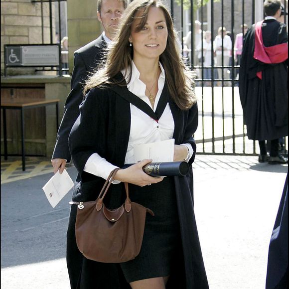 Il y a 30 ans, en 1996, c'est là que Kate avait étudié.

Kate Middleton, diplômée de San Andrews.