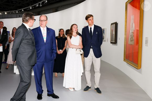 Le prince Albert II de Monaco, accompagné par sa nièce, la princesse Alexandra de Hanovre et son compagnon Ben-Sylvester Strautmann, a visité l'exposition d'été du Grimaldi Forum à Monaco, "Couleurs". © Claudia Albuquerque/Bestimage