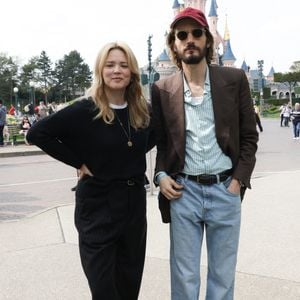 Exclusif - Virginie Efira et son compagnon Niels Schneider au lancement du Disney Music Festival à Disneyland Paris le 26 avril 2025. © Coadic Guirec / Bestimage