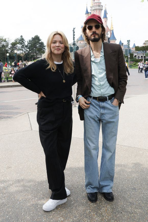 Exclusif - Virginie Efira et son compagnon Niels Schneider au lancement du Disney Music Festival à Disneyland Paris le 26 avril 2025. © Coadic Guirec / Bestimage
