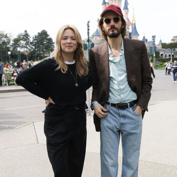Exclusif - Virginie Efira et son compagnon Niels Schneider au lancement du Disney Music Festival à Disneyland Paris le 26 avril 2025. © Coadic Guirec / Bestimage