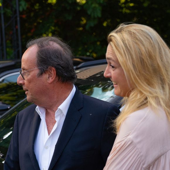 François Hollande avec sa femme Julie Gayet - Festival 4L au Chalet des Iles à Paris le 22 Juin 2025. © Sitraka Ramiandrasoa/Bestimage