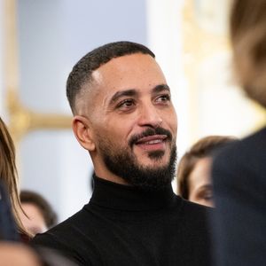 L'occasion pour l'artiste de se livrer à cœur ouvert et de révéler un détail intime sur l'histoire de son enfant.

Slimane - Cérémonie de la remise de la médaille de chevalier de l'ordre des arts et des lettres à Alexandre Kirchhoff, PDG du label Capitol Music France par R.Dati au Ministère de la Culture à Paris le 9 janvier 2026.
© Cyril Moreau / Bestimage