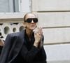 Pour ce retour, elle peut compter sur le soutien de ses proches, notamment de son frère Michel.

Céline Dion acclamée par ses fans à la sortie de l’hôtel Royal Monceau à Paris, avant de se rendre à la Plenitude Arena de Paris La Défense, pour sa deuxième date de concert, le 16 septembre 2026. © Marc Ausset-Lacroix/Bestimage