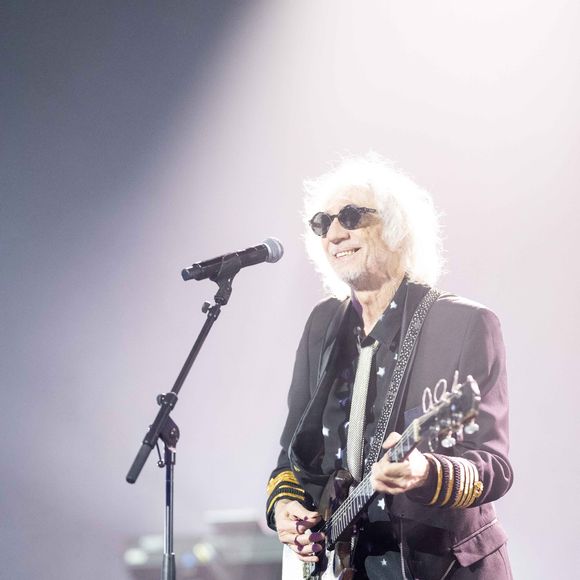 Et plus particulièrement à Phu Quoc qu'ils ont posé leurs bagages, une île très prisée des touristes célèbre pour son parc national classé UNESCO, ses plages au sable blanc, ses couchers de soleil et ses nombreuses activités comme la plongée, le snorkeling, le kayak ou encore la randonnée.

Exclusif - Louis Bertignac sur la scène du concert solidaire pour les enfants de la guerre "Ensemble à l'Olympia" à Paris présenté par EliseCare le 10 février 2025.

© Jack Tribeca / Pierre Perusseau / Bestimage