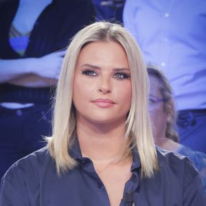 Kelly Vedovelli découvre les nuits compliquées avec ses jumelles Céleste et Esmée.

Exclusif - Kelly Vedovelli sur le plateau de l'émission "TPMP" diffusée en direct sur C8. Photo : Jack Tribeca / Bestimage