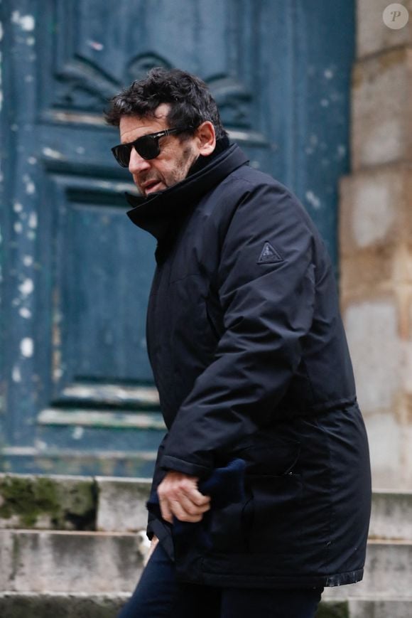 Patrick Bruel - Arrivées aux obsèques de Niels Arestrup à l'Église Saint-Roch à Paris. Le 10 décembre 2024 © Christophe Clovis / Bestimage