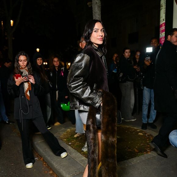 Alexa Chung aux arrivées à l’after Miu Miu Collection Femme Prêt-à-Porter Printemps/Eté 2026 lors de la Fashion Week de Paris (PFW), au restaurant Gigi, à Paris, France, le 6 octobre 2025. © Pierre Perusseau/Bestimage