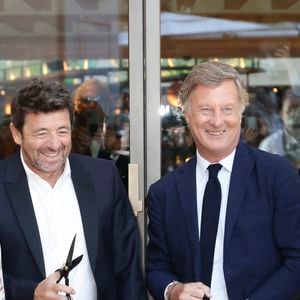 Jean-Philippe Nuel (Architecte d’intérieur), Maud Bailly (Directrice générale Sofitel, MGallery & Emblems), Sébastien Bazin (PDG du groupe Accor), Patrick Bruel, Pierre Gonzalvez (Maire de l’Isle sur la Sorgue), Emmanuel Borla (Directeur de l’hôtel) - Patrick Bruel inaugure son hôtel cinq étoiles "L'Isle de Leos MGallery" à L'Isle-sur-la-Sorgue, France, le 23 septembre 2025.  © Jack Tribeca / Bestimage