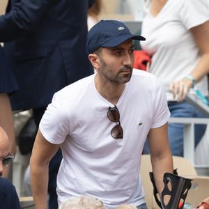Et qui dit conseils bien-être dit Jimmy Mohamed. En cette période estivale, le médecin le plus célèbre n'est pas décidé à vous abandonner. 

Jimmy Mohamed dans les tribunes lors des Internationaux de France de Tennis de Roland Garros 2025 à Paris, le 29 mai 2025.
© Moreau / Jacovides / Bestimage