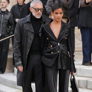 Vincent Cassel et Narah Baptista assistent au défilé Schiaparelli haute couture printemps/été 2026 le 26 janvier 2026 à Paris, France. © Lucia Sabatelli/Bestimage