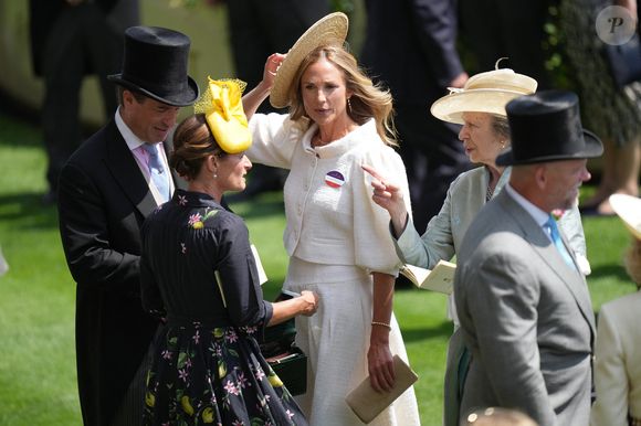 En juin 2024, un membre du clan était victime d'une chute nécessitant un transport aux urgences

Peter Phillips et sa compagne Harriet Sperling, la princesse Anne, Mike Tindall lors du premier jour des courses hippiques "Royal Ascot 2025", le 17 juin 2025. Julien Burton / Bestimage
