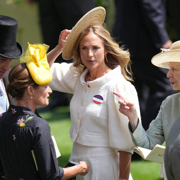 En juin 2024, un membre du clan était victime d'une chute nécessitant un transport aux urgences

Peter Phillips et sa compagne Harriet Sperling, la princesse Anne, Mike Tindall lors du premier jour des courses hippiques "Royal Ascot 2025", le 17 juin 2025. Julien Burton / Bestimage