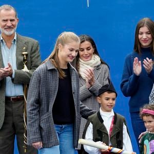 Le roi Felipe VI, la reine Letizia, l'infante Leonor, la princesse Sofia - La famille royale d'Espagne lors de la cérémonie de remise des prix pour la ville exemplaire des Asturies 2024 à Sotres. Le 26 octobre 2024