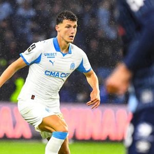 Le footballeur a notamment photographié son dîner de poissons grillés dans un célèbre établissement branché de la côte.
Benjamin Pavard (OM) - Match de football de Ligue 1 McDonald's - Marseille (OM) s'impose 1-0 face au Havre au stade Océane le 10 mai 2026.
© Baptiste Autissier / PsnewZ / Bestimage