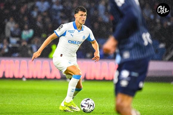 Le footballeur a notamment photographié son dîner de poissons grillés dans un célèbre établissement branché de la côte.

Benjamin Pavard (OM) - Match de football de Ligue 1 McDonald's - Marseille (OM) s'impose 1-0 face au Havre au stade Océane le 10 mai 2026.

© Baptiste Autissier / PsnewZ / Bestimage
